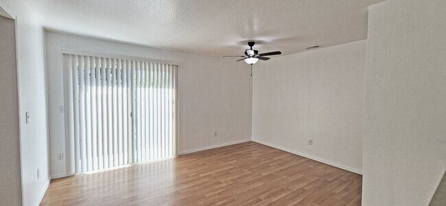 Foto del edificio - 901-903 Rood Ave