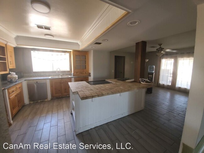 Foto del edificio - 3 br, 2 bath House - E. Shelbourne Ave.