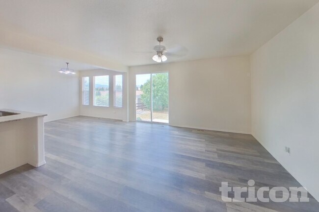 Foto del edificio - 5425 Barnstormers Ave