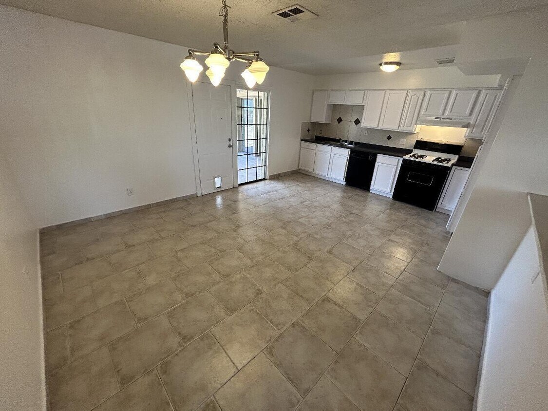 Foto principal - 6221 W Claremont St