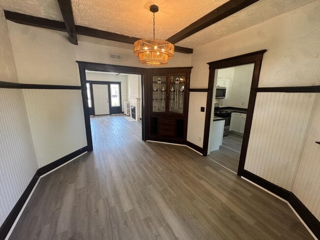 Building Photo - 504 N Roosevelt Ave