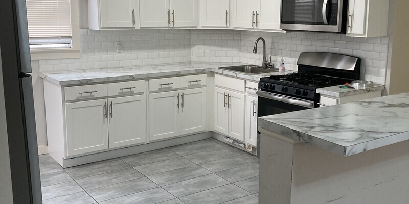 Primary Photo - 319 E 21st