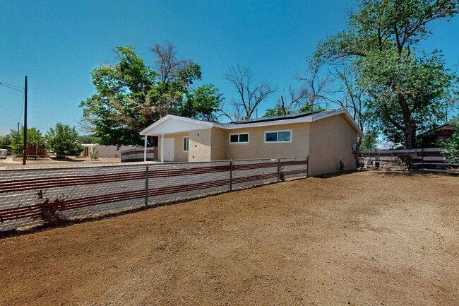 Building Photo - NE Heights 3/BD 2//BA 1/CG Home
