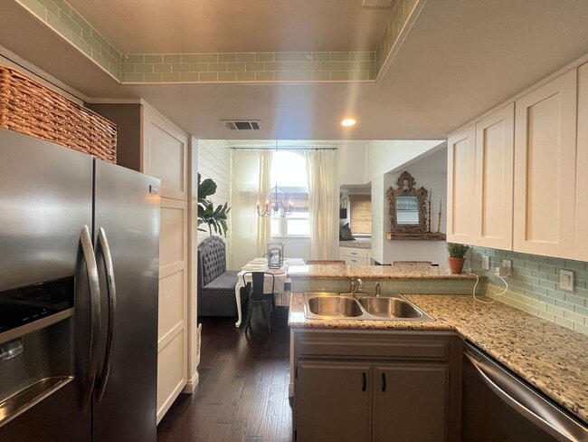 Building Photo - Pismo Beach Condo Features Ocean Views, minutes from the coast.