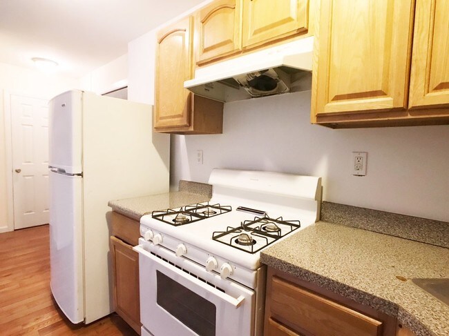 Building Photo - 65 E 175th St