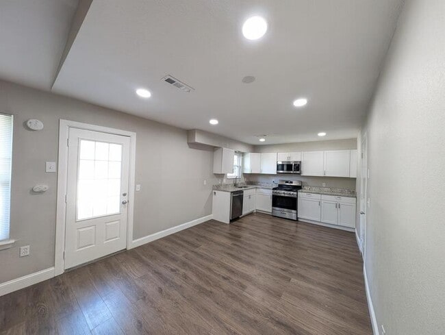 Building Photo - 1604 S Redbud Pl
