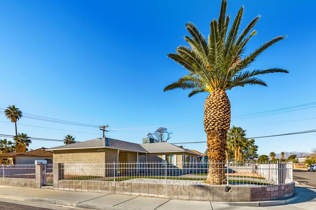Foto del edificio - Nicely Updated 2 Bed, 1 Bath Single Story Home In Established Neighborhood