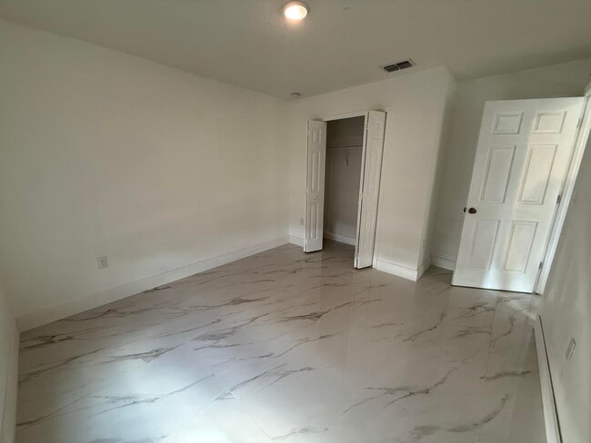 Foto del edificio - 1205 SW Alcantarra Blvd