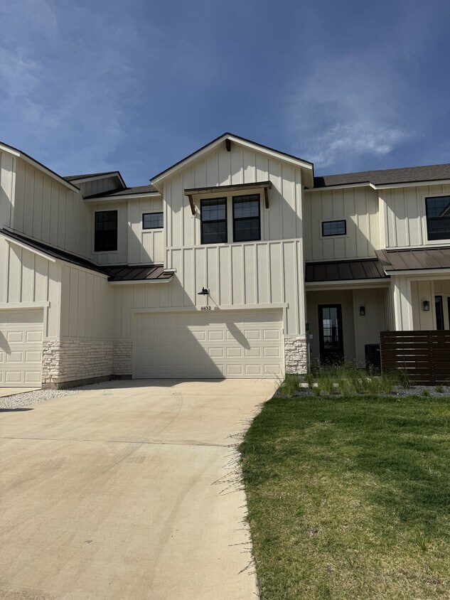 Foto principal - 6632 Abode Ave