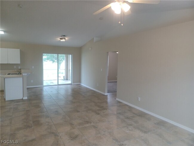 Foto del edificio - 1519 Nelson Rd N