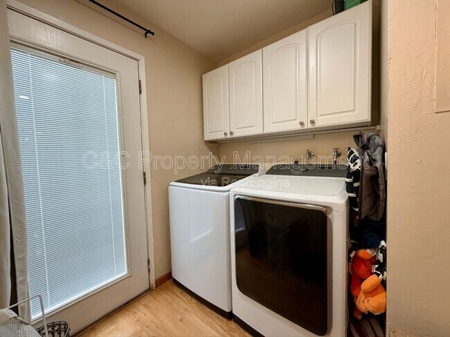 Foto del edificio - 1411 Hillsdale Ave