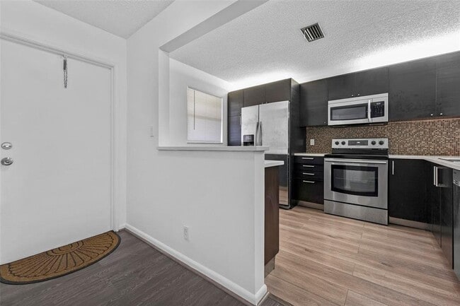 Foto del edificio - 8790 Holly Ct
