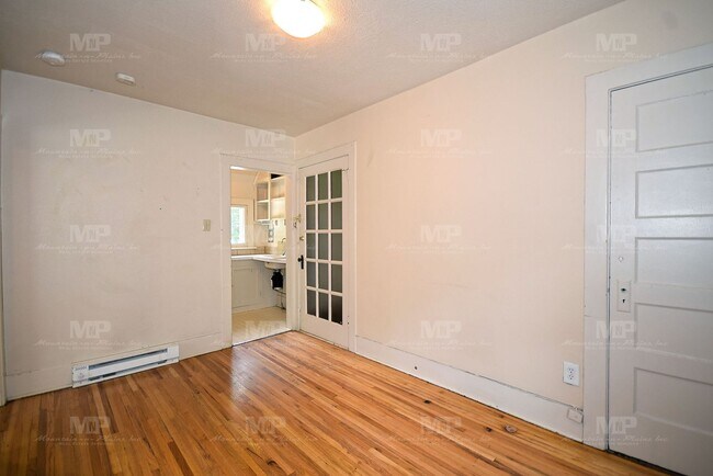 Building Photo - One Bedroom in Old Town!