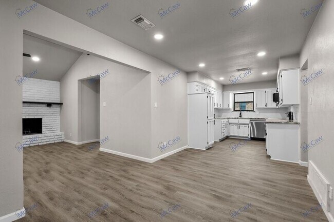 Building Photo - 1134 Estes St