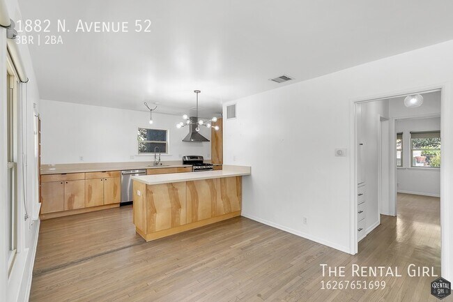 Building Photo - Secluded 3 Bedroom Highland Park Residence...