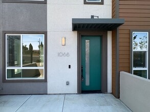 Building Photo - 1068 Kendale Wy