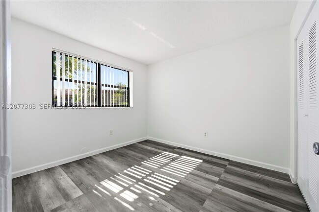 Building Photo - 9877 Nob Hill Ct