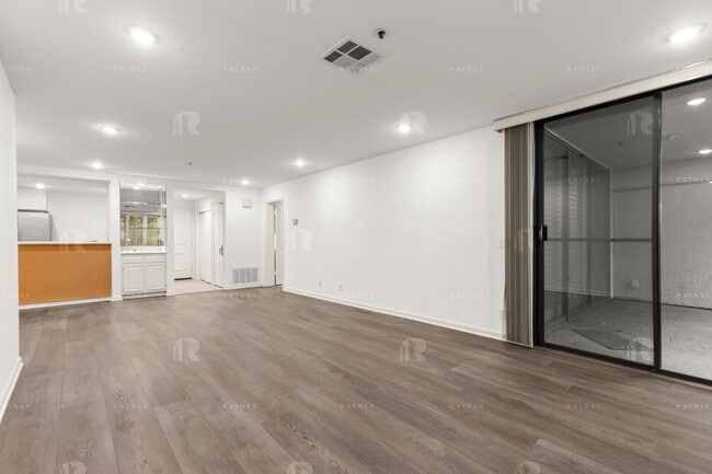 Foto del edificio - (Ellie:B) Promenade West – Unit #208