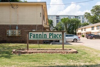 Building Photo - 922 Fannin St