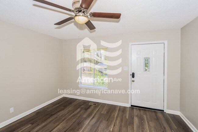 Foto del edificio - 107 Colbert Blvd