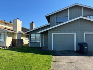 Building Photo - 1384 Q St
