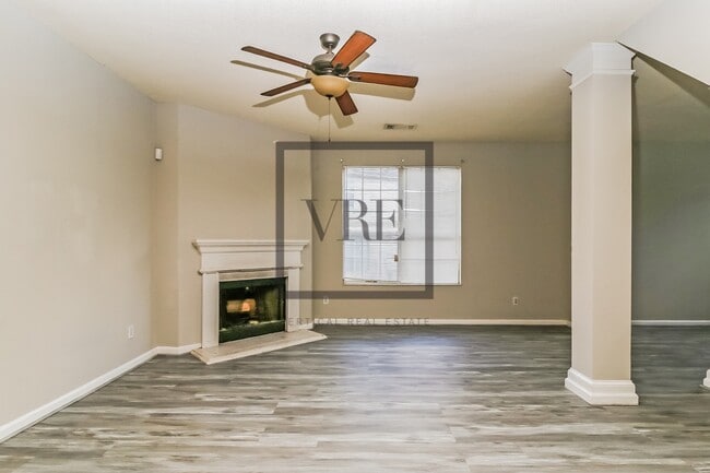 Foto del edificio - 6517 Chestnut Lake Crossing