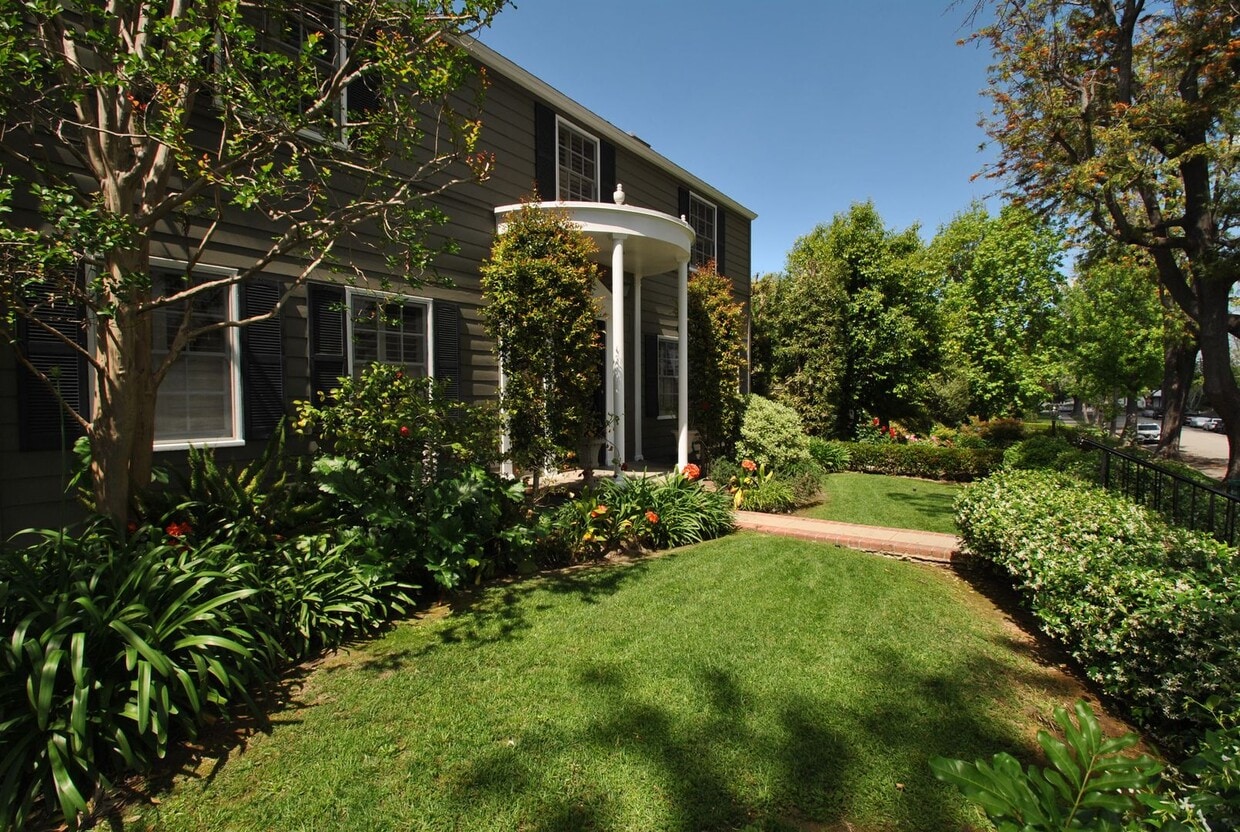 Stunning Colonial Revival in Bixby Knolls - Stunning Colonial Revival in Bixby Knolls