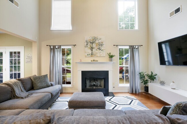 Foto del edificio - Rare Mableton Gem Near the Silver Comet Trail