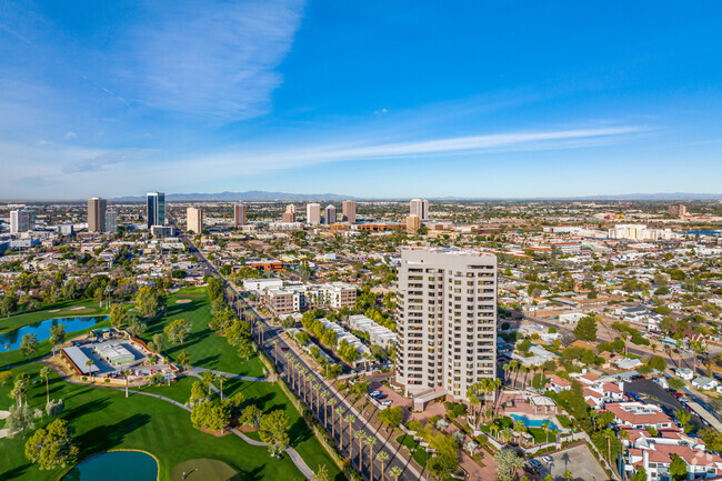 Foto aérea - Crystal Point Condominiums