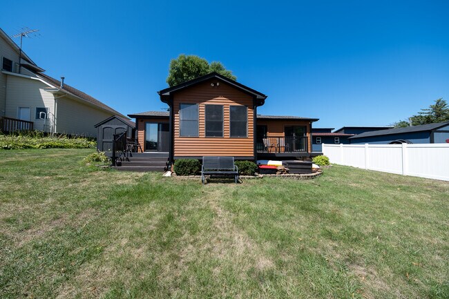 Foto del edificio - 24075 W Cedar Lake Dr