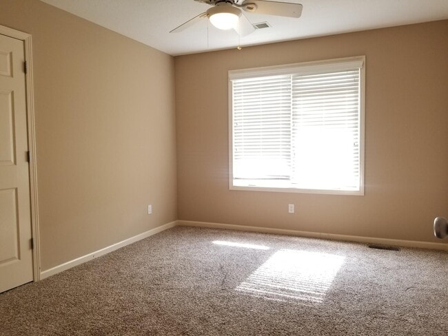 Foto del edificio - 5701 NE Hidden Meadow Dr