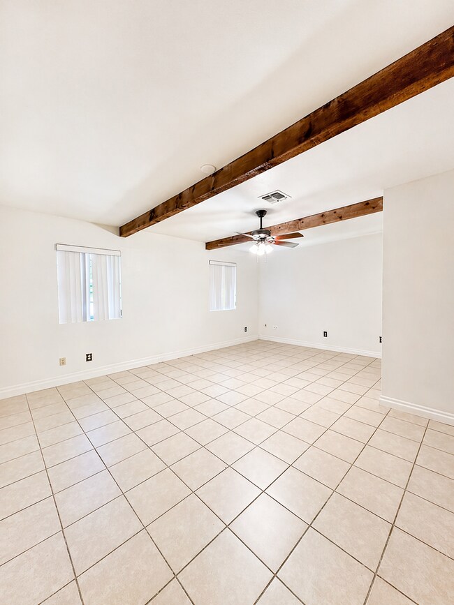 Foto del edificio - AVAILABLE NOW; APPLY AT OUR WEBSITE TODAY; 2 WEEKS FREE!!!