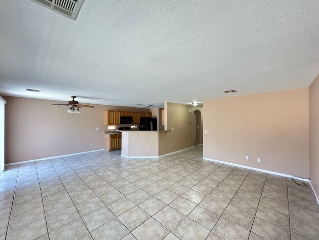 Building Photo - BLUE DIAMOND RANCH