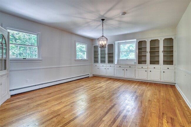Building Photo - 400 Little Peconic Bay Rd