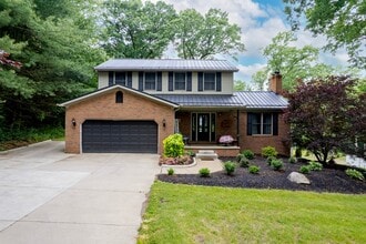 Building Photo - 9990 Fraze Rd