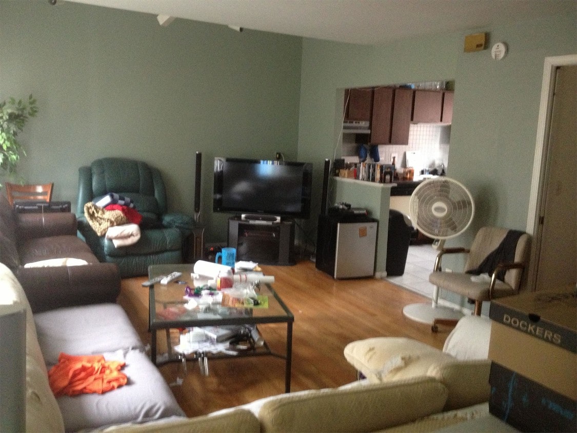 Primary Photo - 1023 W Wolfram St
