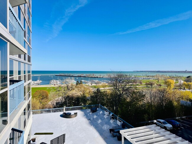 Foto del edificio - 1660 N Prospect Ave