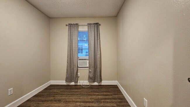 Foto del edificio - 5301 Hare St