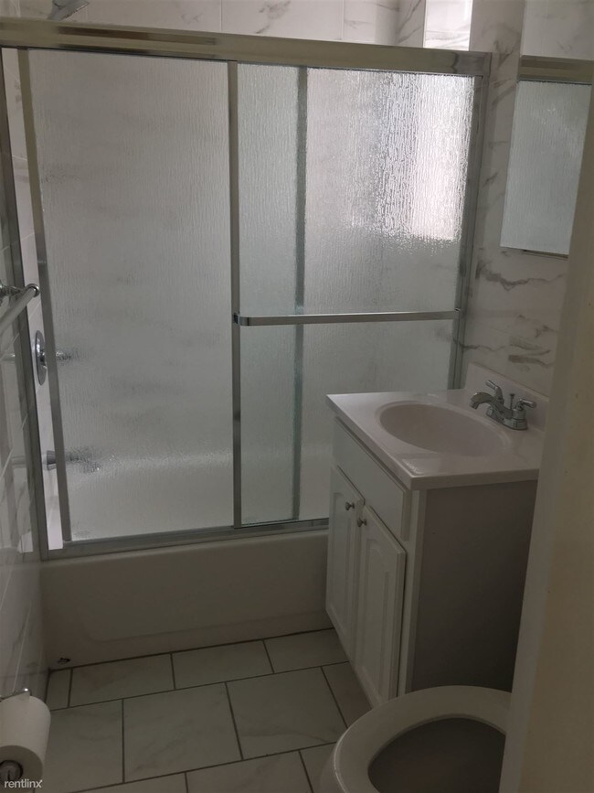 Foto del edificio - 7553 Metropolitan Ave
