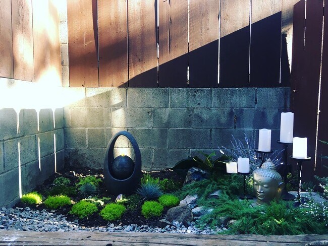 water feature and solar lighting - 816 Carmen Dr