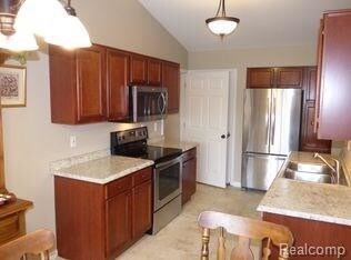Building Photo - 4026 Stonebridge Dr