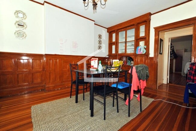Building Photo - Recently Renovated, In-Unit Washer and Dry...