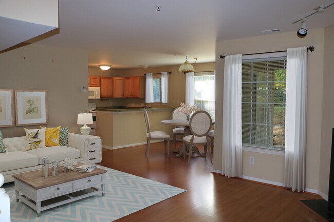 Livingroom - 2707 Barclay Way