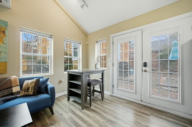 Foto del edificio - 831 Gates Ave