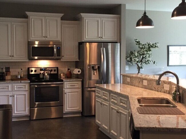 Building Photo - Modern Home Minutes from I65 in Brentwood