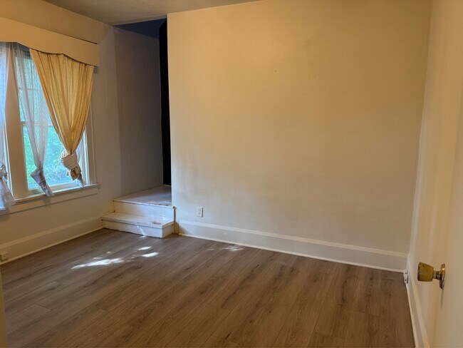 Building Photo - 2911 Preston St