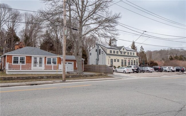 Building Photo - 2156 Main Rd