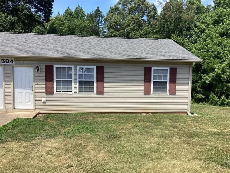 304 Sams Trail, Dallas, NC 28034 Condo for Rent in Dallas, NC