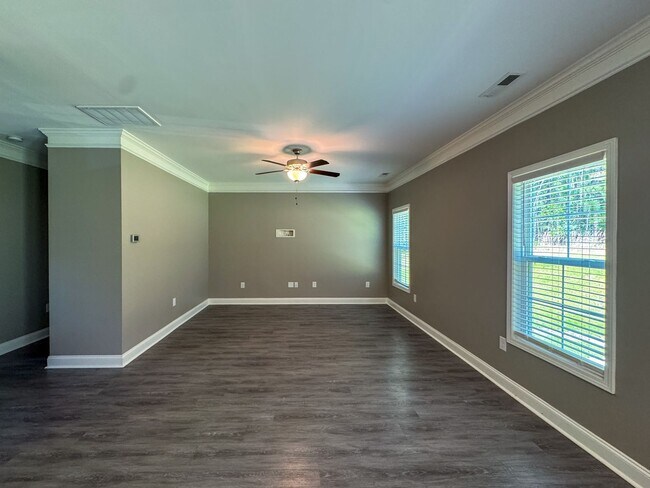 Foto del edificio - Beautiful 4 Bed 2.5 Bath Home in North Fayetteville