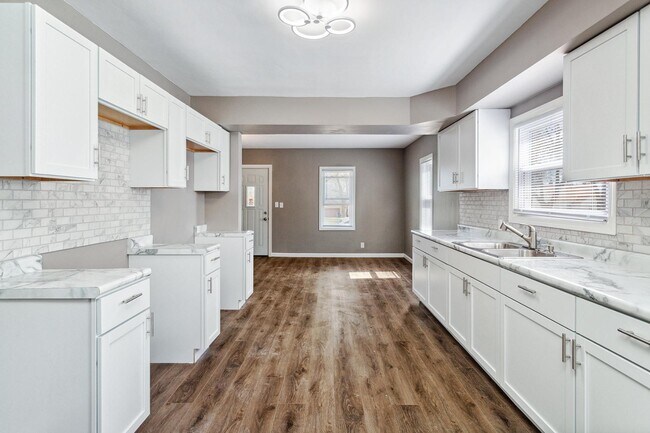 Foto del edificio - 5883 N 84th St